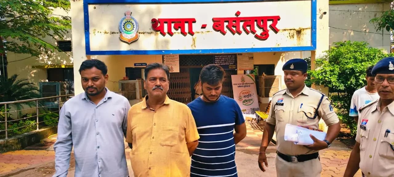 राजनादगांव जैन समाज के प्रतिष्ठित पिता पुत्र और एक अन्य आरोपी गिरफ्तार उधारी पैसों की वसूली के लिए शटर बंद कर लकड़ी के बैट से पीटा
